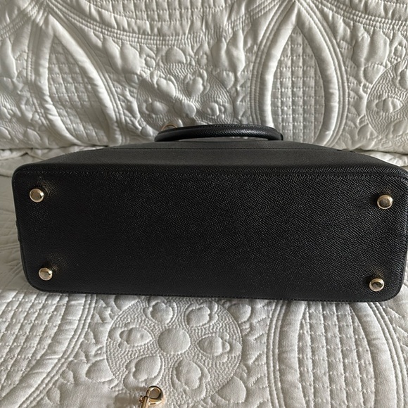 Coach Sierra Satchel Black with Gold Hardware alike New Condition - Picture 8 of 16